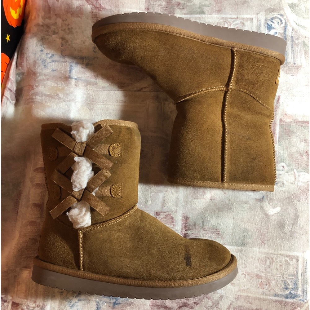 Kookaburra Girls Boots by UGG Size 4 Style # 1019372